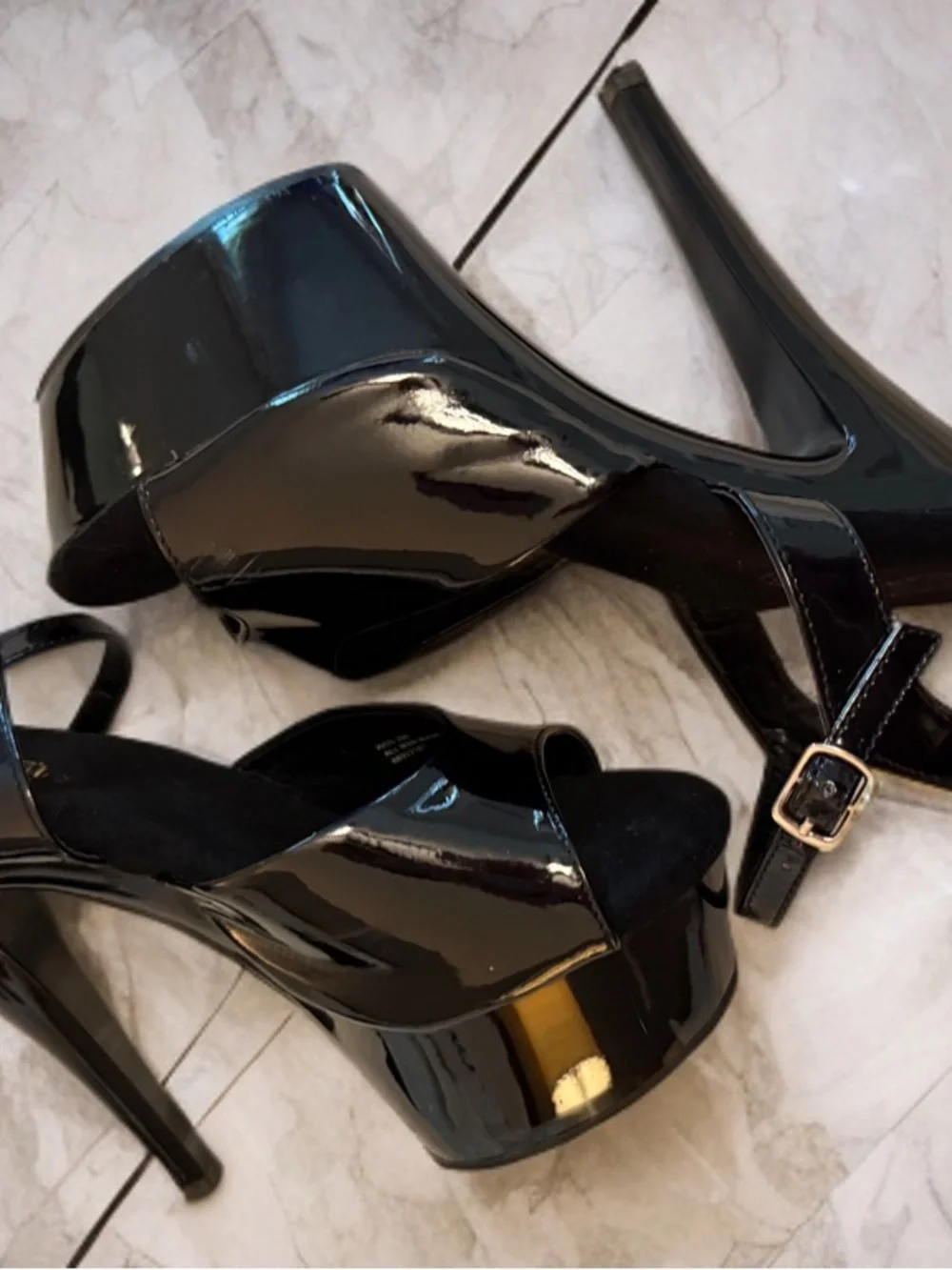 Pleaser sleek black